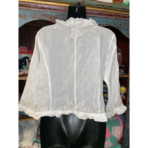 NEIMAN MARCUS EXCLUSIVE BUTTON FRONT V-NECK RUFFLED EMBROIDERED LINEN BLOUSE M - Picture 2 of 8
